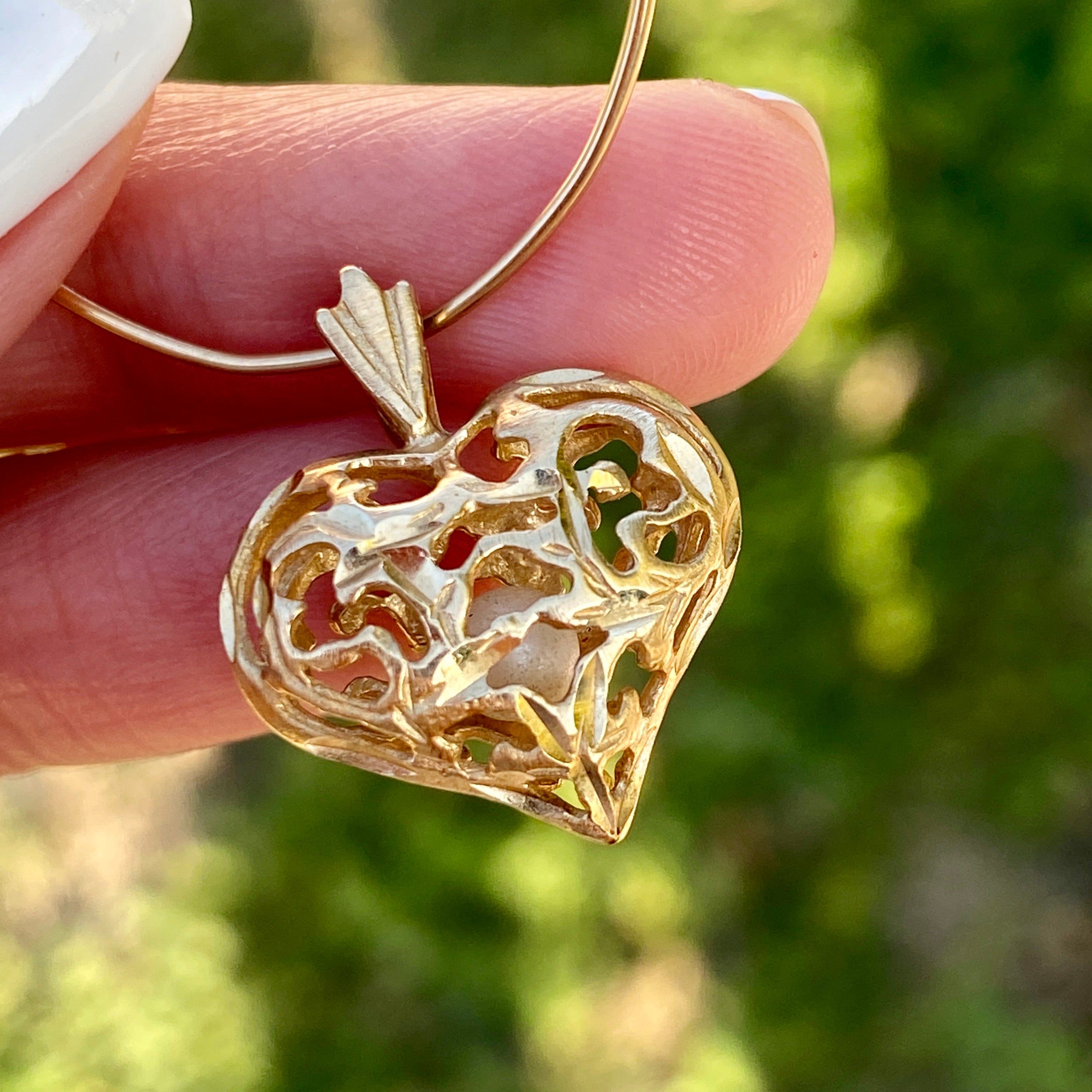 Vintage Unique 14K Yellow Gold Heart Pendant with Moving Pearl